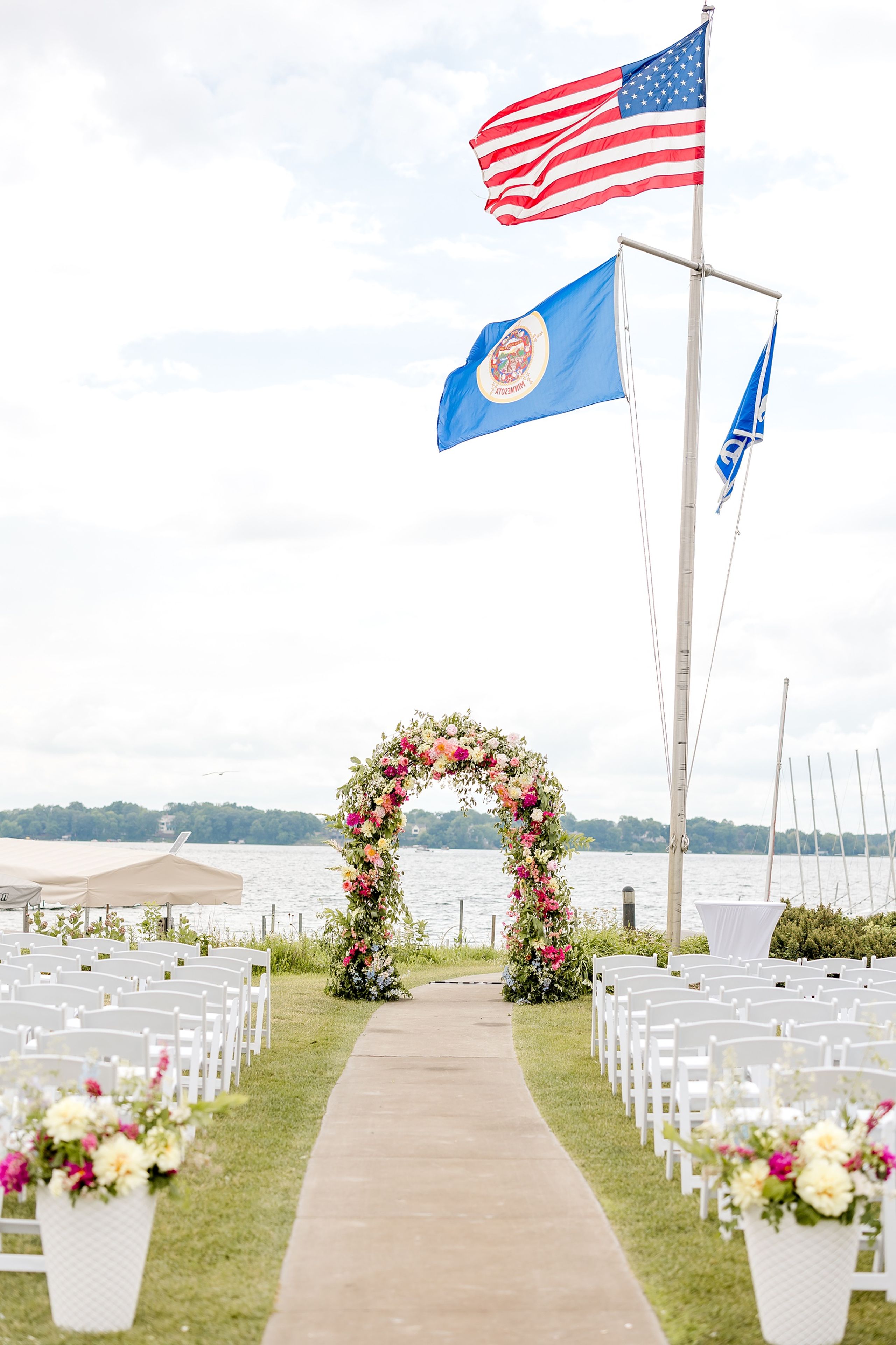 2023-08/white-bear-yacht-club-wedding-photo-alexandra-robyn_0004.jpg