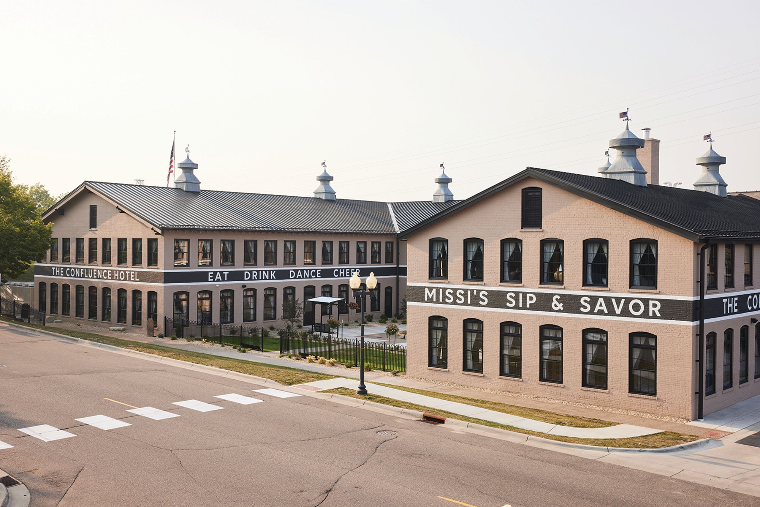 2343_Cuningham_ConfluenceHotel_1059_MN Bride_0.jpg